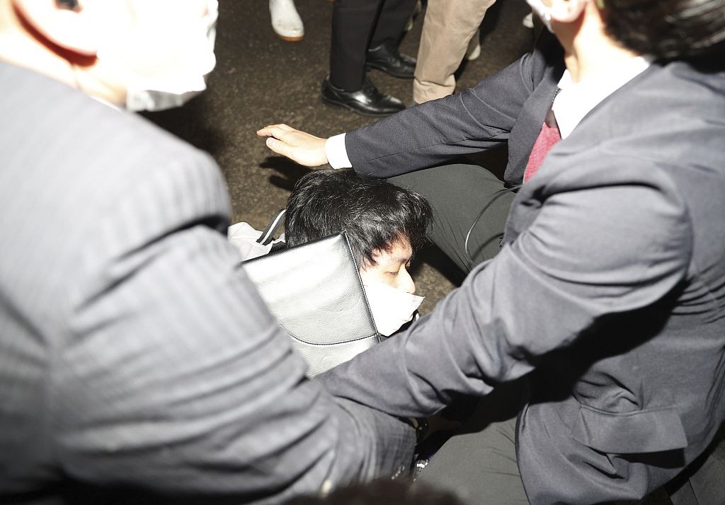Útok na japonského premiéra odvrátil bodyguard.
