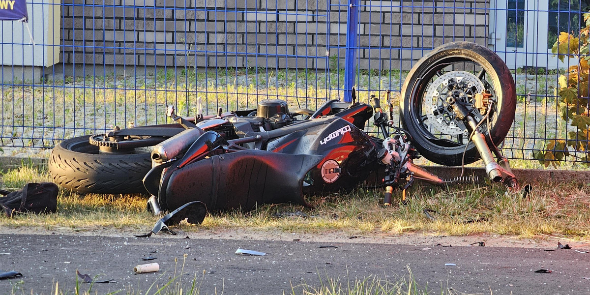 Tragiczny wypadek w Ostrowie Wielkopolskim. Nie żyje młody motocyklista. 