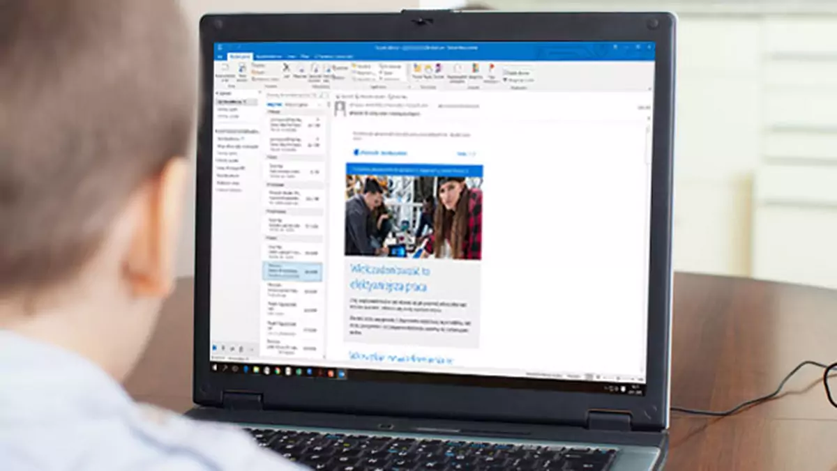 Microsoft: dark mode dla Outlook.com jest już blisko