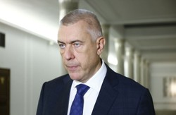 Politycy PiS przed aresztem. Giertych kpi: Nie sądziłem, że tak szybko