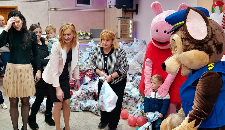 Subotičani su za 450 dece obezbedili novogodišnje paketiće zahvaljujući grupi "Naše malo je nekome sve"