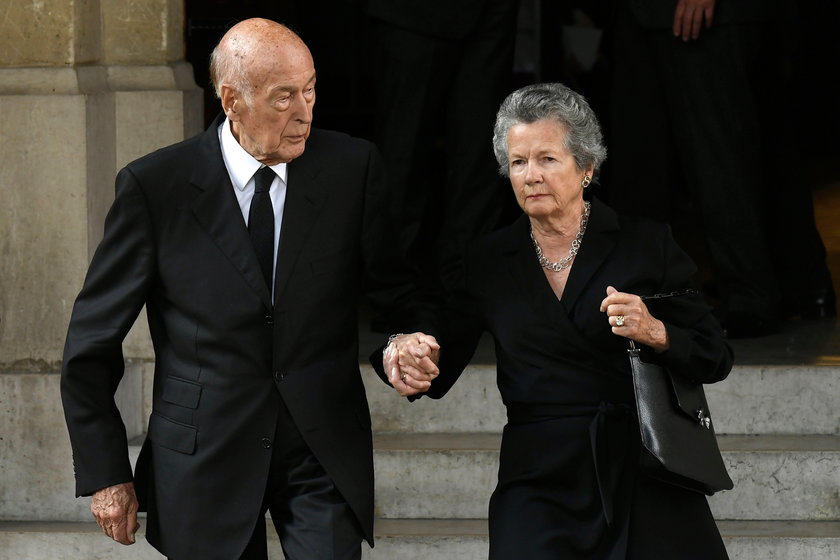 FILE PHOTO: Diana Princess of Wales and former French President Giscard d'Estaing during theatre eve