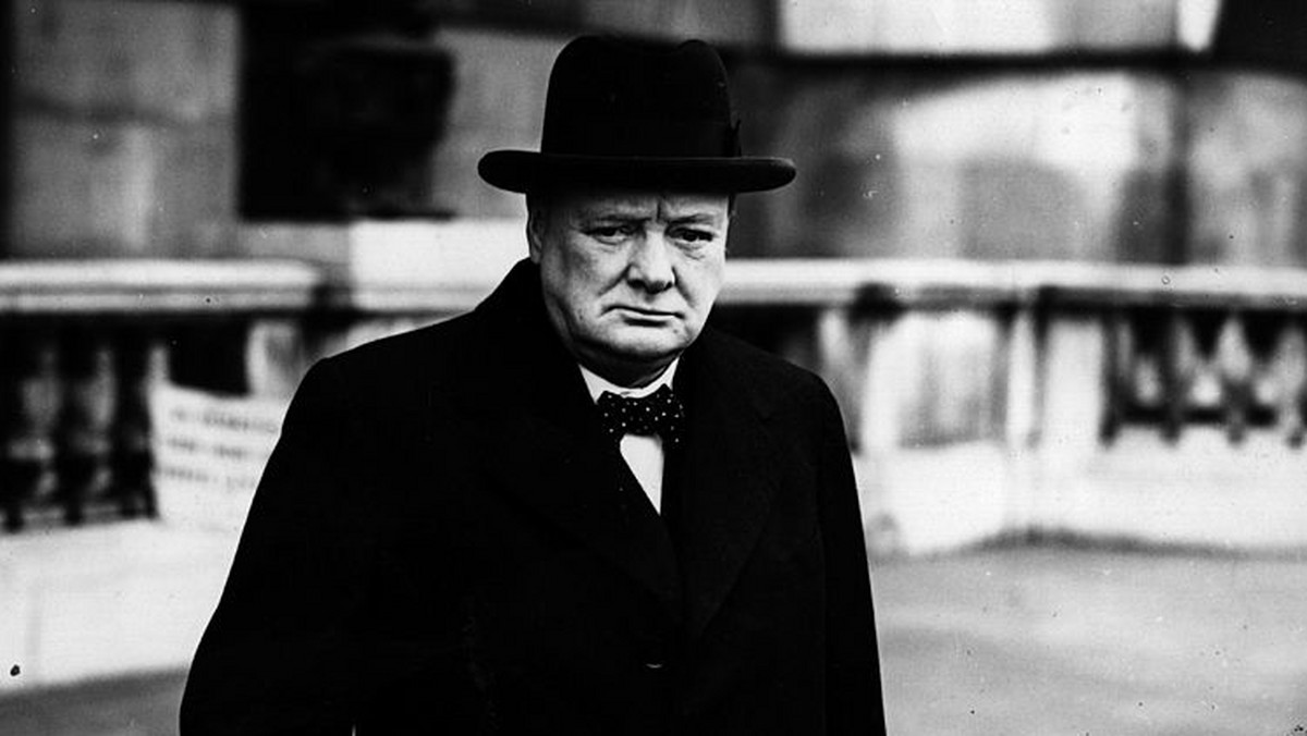 Zapamiętany jako symbol odwagi i oporu brytyjski premier podczas drugiej wojny światowej walczył nie tylko z Niemcami: zmagał się jeszcze z depresją i brakiem wiary w skuteczność swoich działań. Ten ułomny, ludzki Churchill w swym bohaterstwie jest jeszcze bardziej imponujący, przekonują filmowcy. Autorem scenariusza nowego filmu o słynnym polityku, zatytułowanego po prostu "Churchill", jest Alex von Tunzelmann, który jest również autorem niniejszego artykułu.
