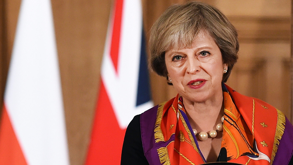 Brytyjska premier Theresa May zadzwoniła dziś do prezydenta elekta USA Donalda Trumpa, by omówić kwestie związane z NATO oraz sposób budowania relacji między dwoma krajami podczas zmiany władzy w USA - poinformowało Downing Street.