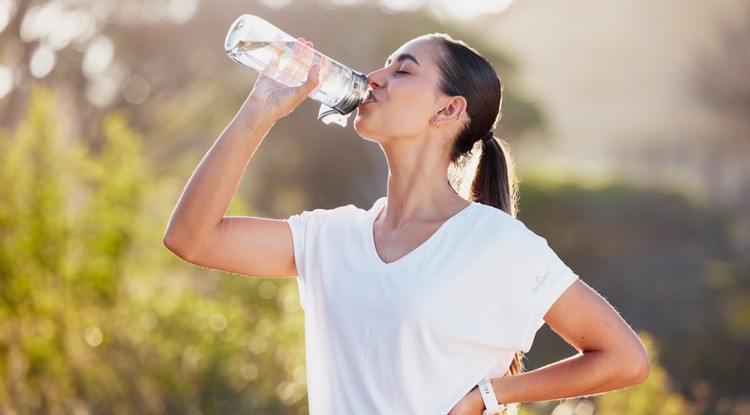 A nyár közeledtével még fontosabb a folyadékfogyasztás! /Fotó: Shutterstock