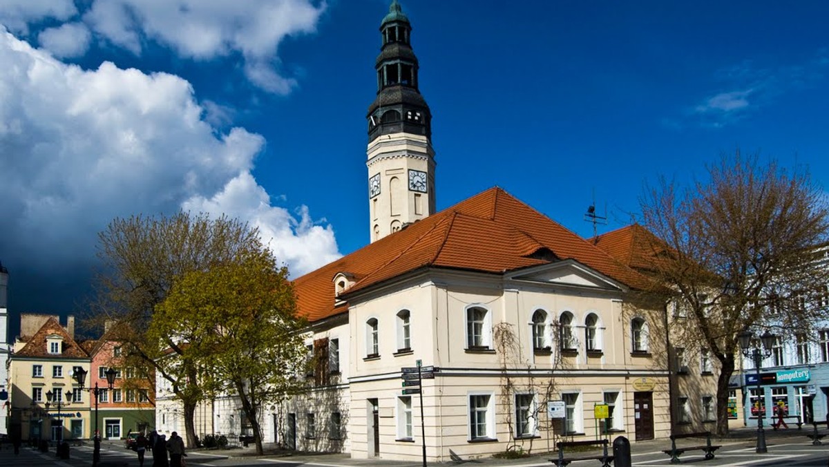 15 kwietnia br. przypada 100. rocznica urodzin Hilarego Gwizdały określanego mianem "nadwornego malarza Zielonej Góry". Z tej okazji tamtejsze Muzeum Ziemi Lubuskiej przygotowało monograficzną wystawę dorobku artysty. Wernisaż odbył się dzisiaj.