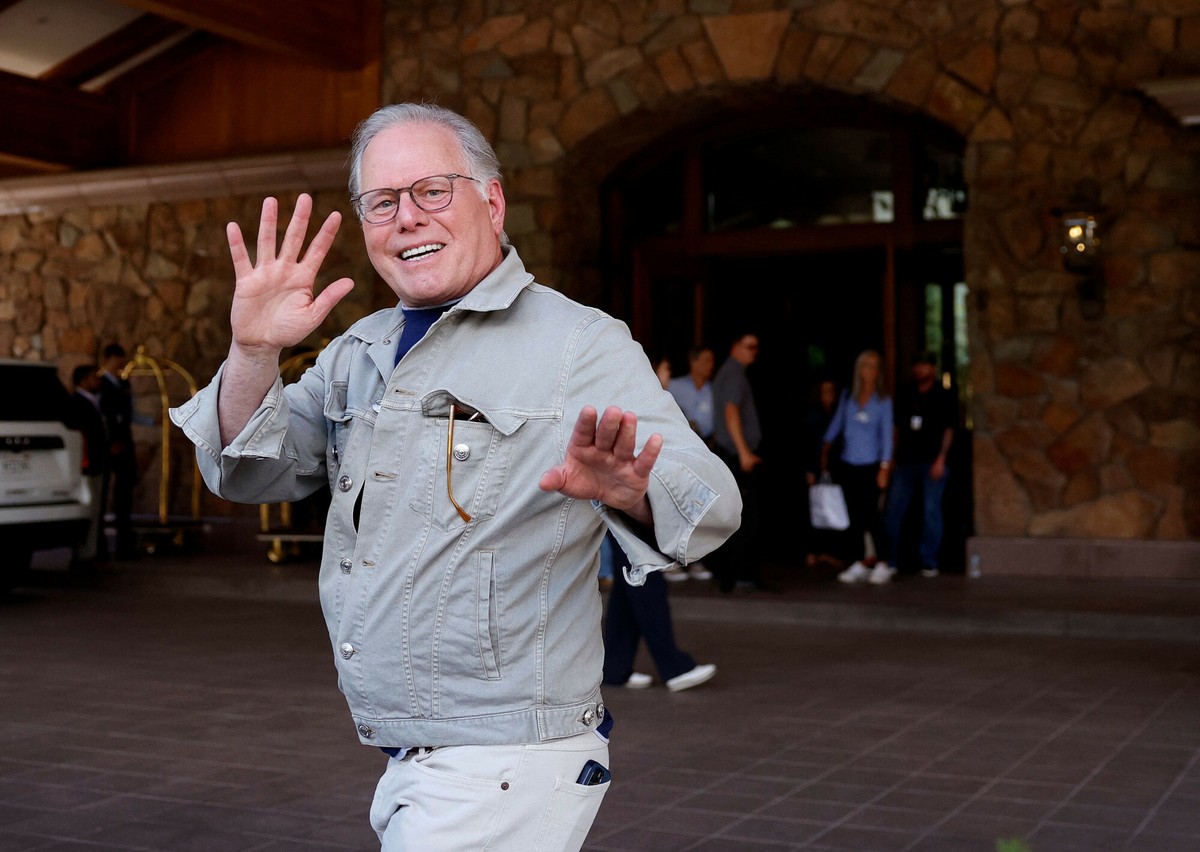 Co dalej z właścicielem TVN nie wiadomo. Ale wiemy, kto zarabia miliony na tej historii