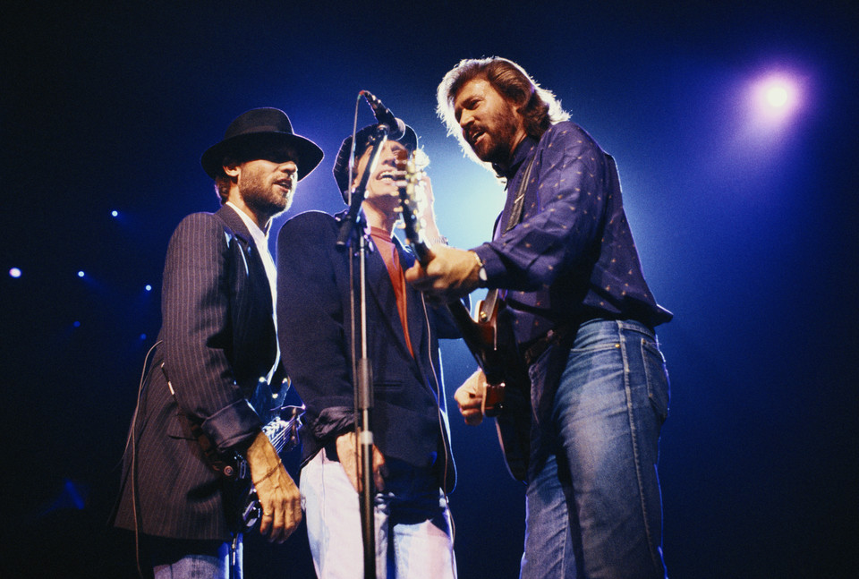 Bee Gees w 1990 roku (fot. Getty Images)