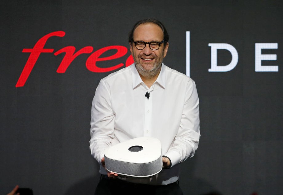  Xavier Niel, założyciel Grupy Iliad, prezentuje nową wersję Freeboxa.