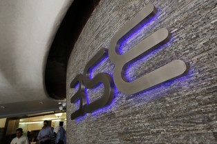 Złotówki w sosie curry: zobacz, jak zainwestować na obiecującej giełdzie w Indiach