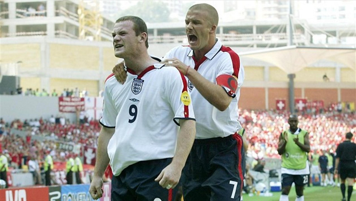 Alan Shearer wywołał dyskusję na temat przyszłości Wayne'a Rooneya w reprezentacji Anglii. Były napastnik stwierdził, że gracz Manchesteru powinien zrezygnować z gry w kadrze i skupić się na klubie. W przeciwnym razie może wypaść z podstawowej jedenastki Czerwonych Diabłów.