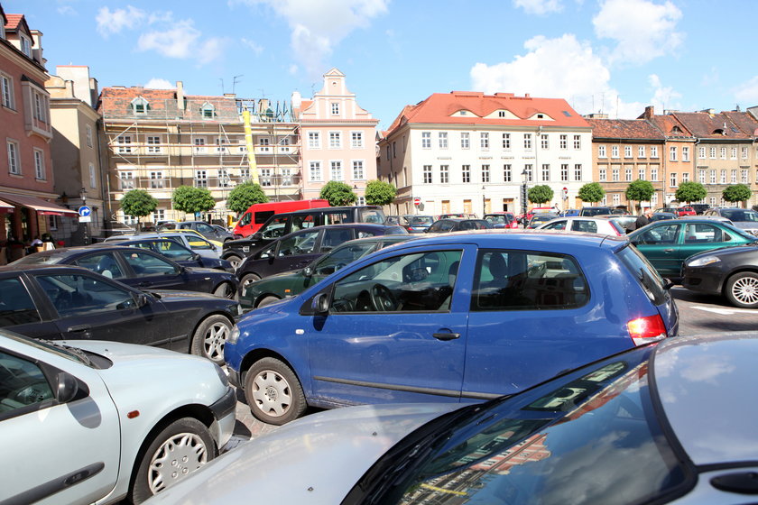 Parking  na dziedzińcu do likwidacji