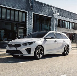 Kia Ceed kombi PHEV: Liczą się osiągnięcia, a nie osiągi [MOTOFELIETON]