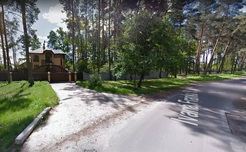  Róg Starojabłońskiej i Iwana Franki w Buczy, 2015 r. (Zdjęcie Google Street View)