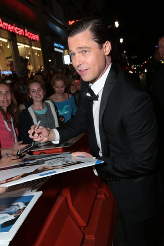 Brad Pitt na premierze filmu 'Nad morzem'