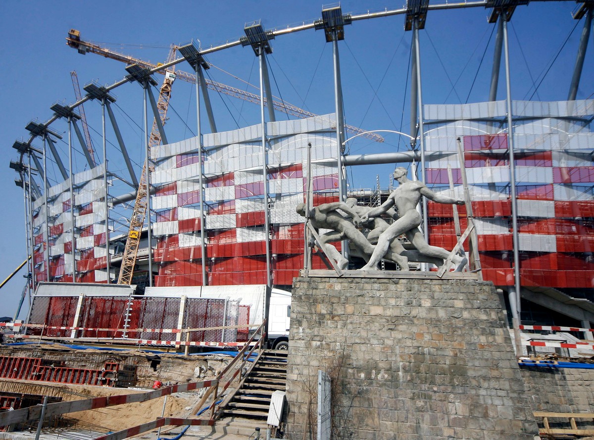 Choć stadion w kłopocie, w raporcie wszystko gra