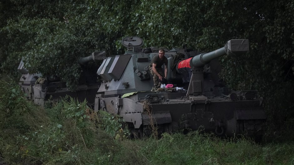 Armatohaubice Krab na obszarach wyzwolonych niedawno przez ukraińskie wojska