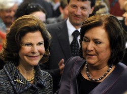 Prezydentowa z królową zatroskane losem dzieci