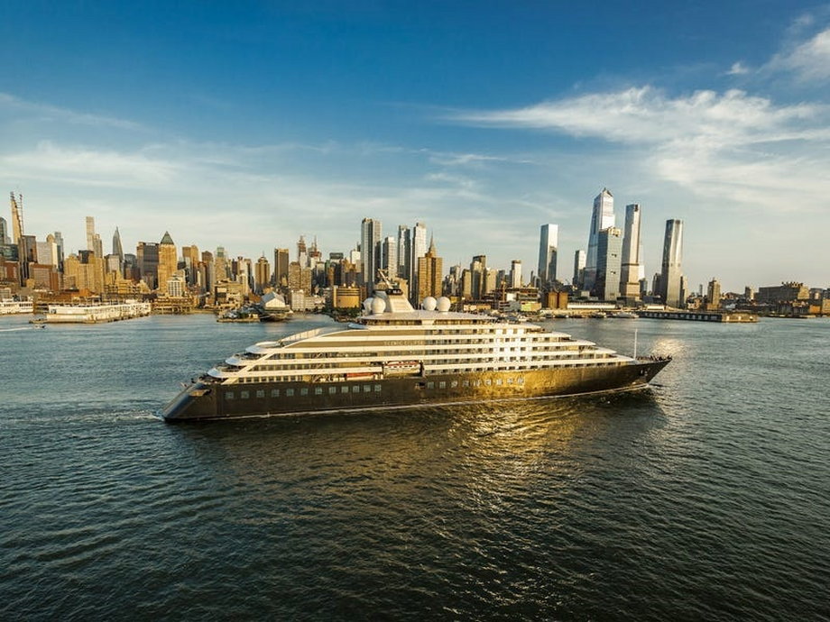 Scenic Eclipse to sześciogwiazdkowy luksusowy jacht wycieczkowy, który na swoim pokładzie może pomieścić 200 gości
