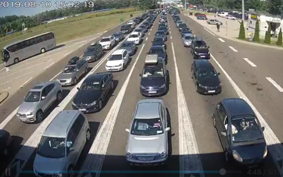 Nešto bolja situacija je na ulazu na Horgošu, oko 60 minuta traju zadržavanja