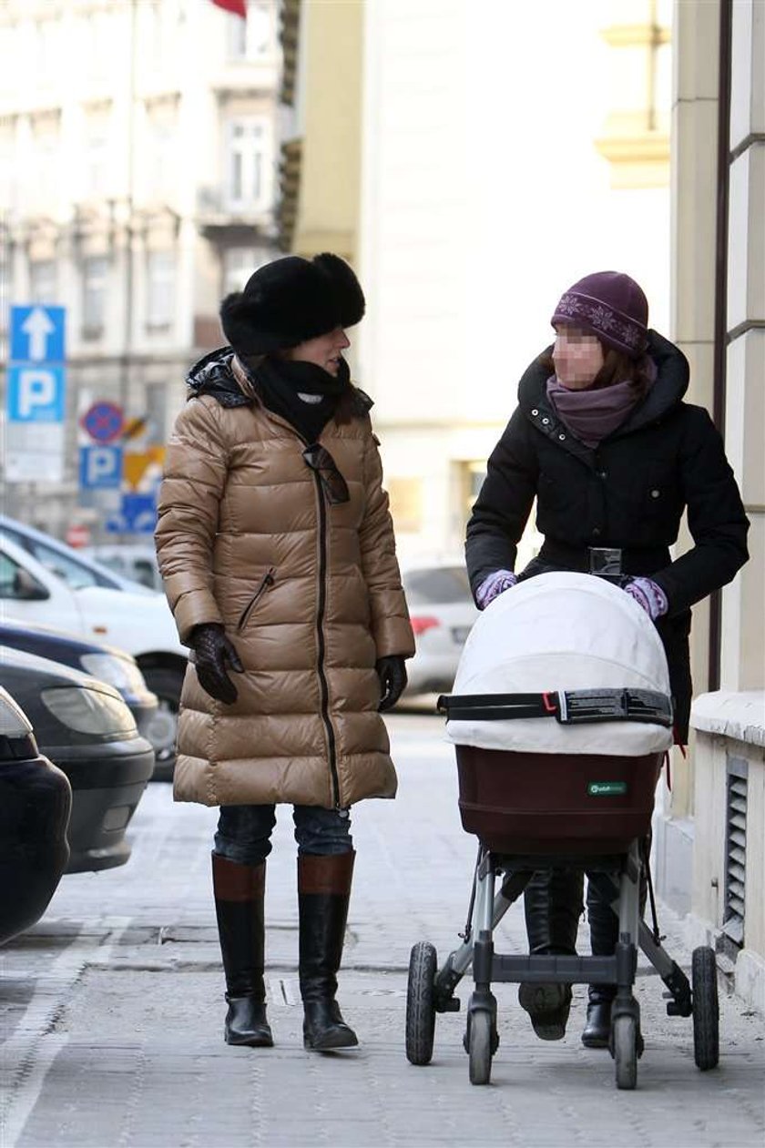 Anna Mucha ma panią do prowadzenia wózka? FOTY