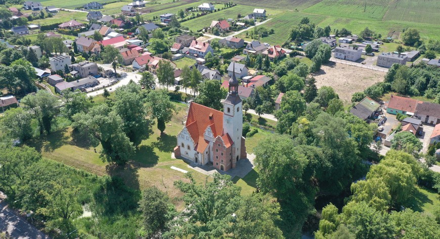 Kościół Świętej Trójcy w kilka słowach? Miejsce, które łączy w sobie piękno, historię i ducha minionych epok. 