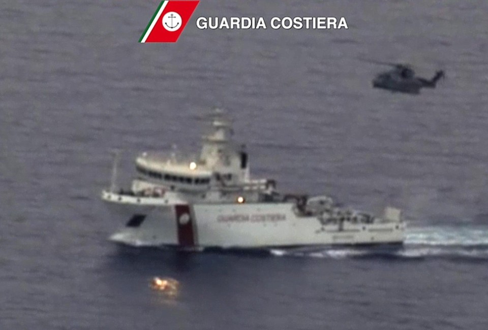 AT SEA ITALY MIGRANTS SHIP CAPSIZES (Ship carrying hundreds of migrants capsizes off Libyan coast)