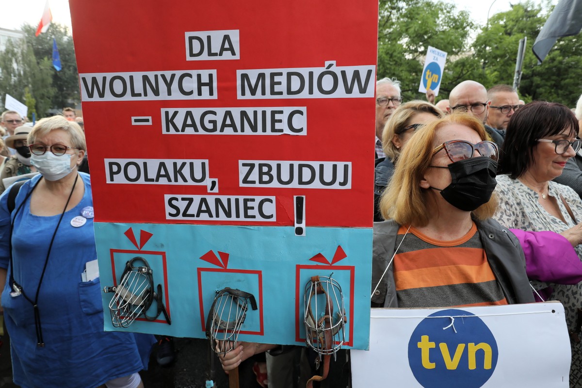 Przeciwnicy projektu demonstrowali we wtorek od godz. 18 w kilkudziesięciu miastach Polski