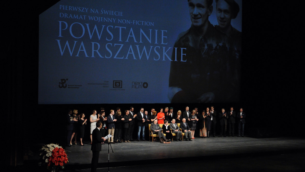 WARSZAWA FILM POWSTANIE WARSZAWSKIE PREMIERA  (Powstańcy Warszawscy, którzy zostali uwiecznienia na zdjęciach dokumentalnych wykorzystanych w filmie oraz twórcy filmu)