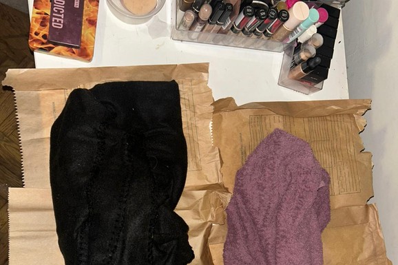 (FOTO) MALOLETNIK IMAO 2 PIŠTOLJA, DRUGI UPUTSTVO ZA UBISTVO! Jezivi detalji planiranja zločina u Beogradu: Žena, sin i maloletnik zaustavljeni u UŽASU!