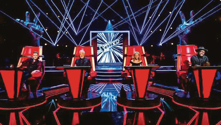 U čuvenim crvenim stolicama sedeće naše muzičke zvezde