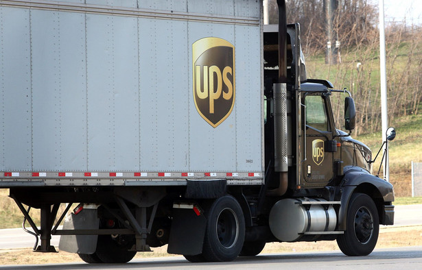 United Parcel Service, UPS, największa firma kurierska na świecie zapłaci 5,16 mld euro za holenderskiego rywala TNT Express.