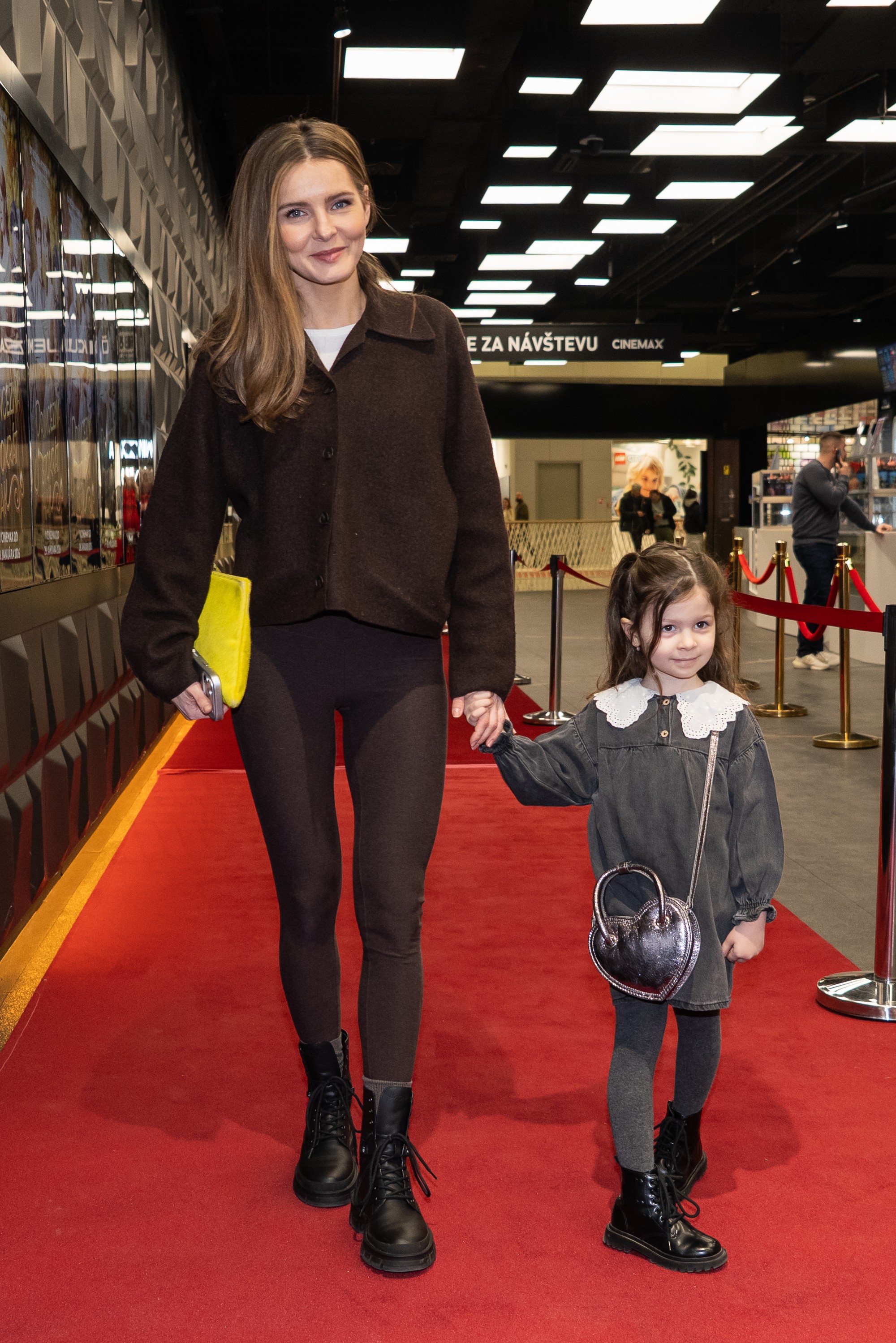 Premiéra rozprávky Princezná stokrát inak - Monika Szabó s dcérkou.