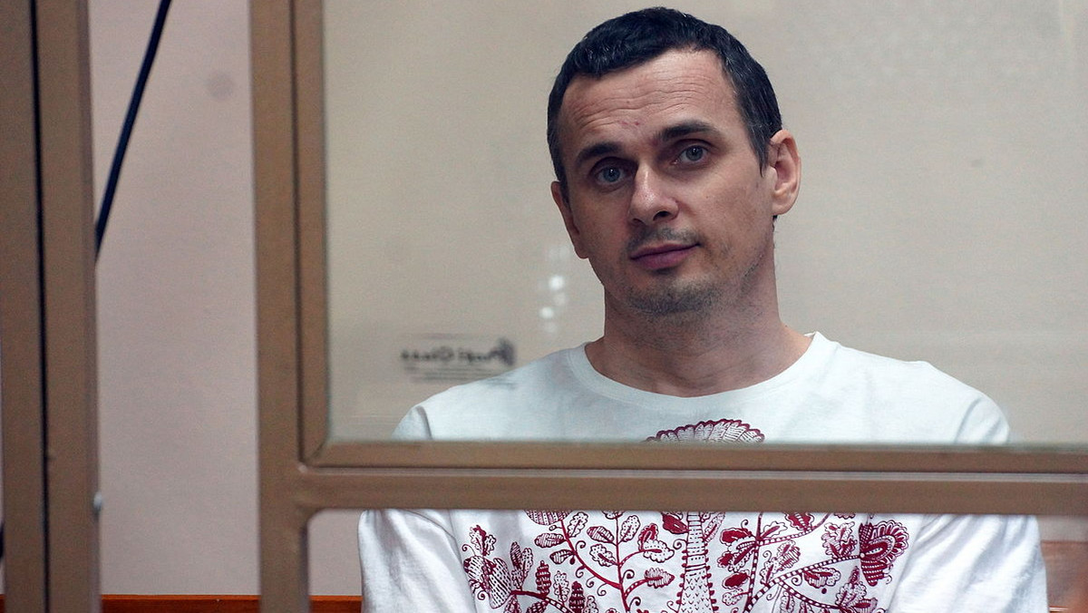 Stan zdrowia ukraińskiego reżysera Ołeha Sencowa, odbywającego w Rosji karę więzienia, wciąż się pogarsza - pisze w niedzielę portal RBK, powołując się na adwokata Dmitrija Dinze, którego dopuszczono w piątek do prowadzącego głodówkę Sencowa.