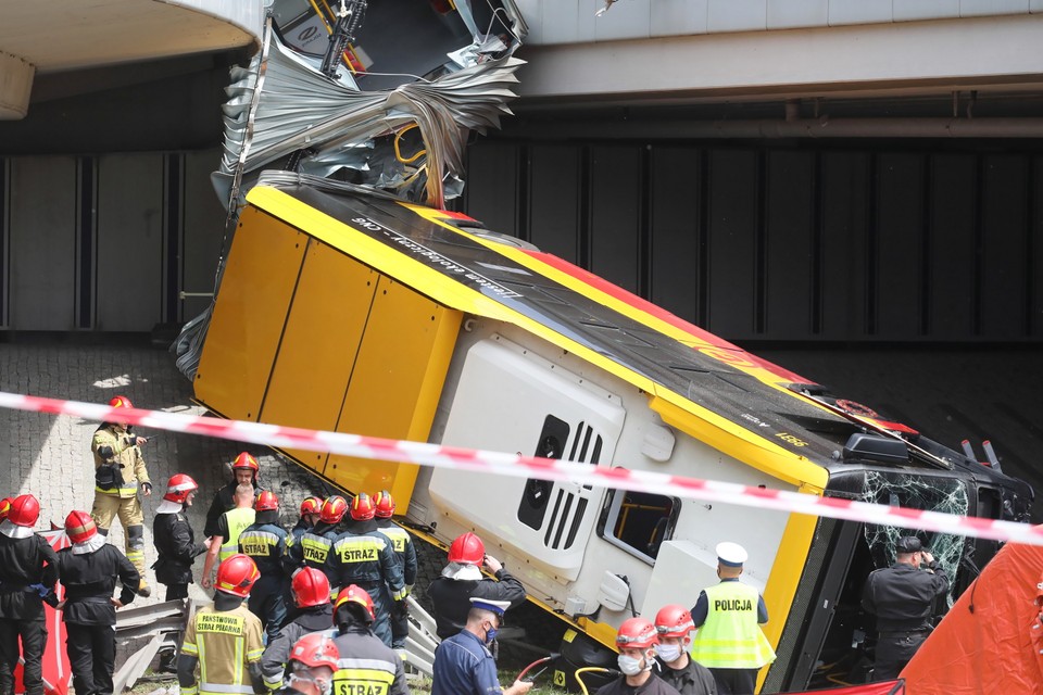 Wypadek autobusu na trasie S8 w Warszawie