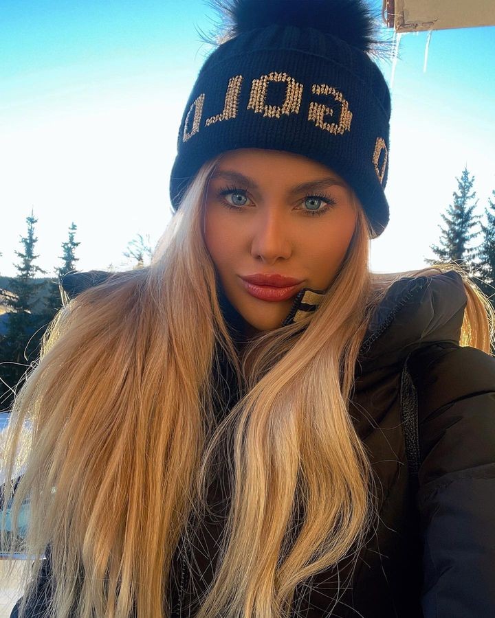Laura sa na Donovaloch učila lyžovať.