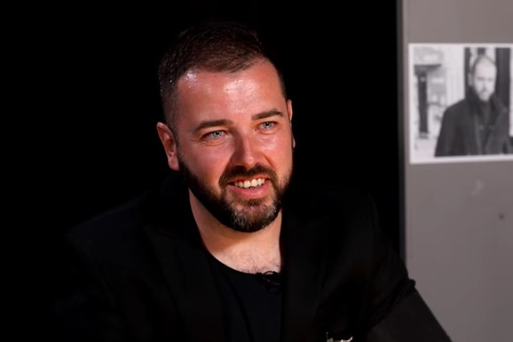 SLAVLJE U DOMU ACE KOSA Objavio sliku iz porodične kuće, preplavile ga emocije: "Volim vas" (Foto)