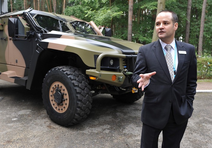 Na zdjęciu: Dyrektor ds. rozwoju Thales Australia - Paul Harris, podczas pokazu w Sulejówku. <br><br> fot. (obm/mr) PAP/Marcin Obara