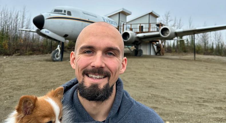 Jon Kotwicki turned an airplane into a house which he now rents out on airbnb and uses for his flight students.Jon Kotwicki