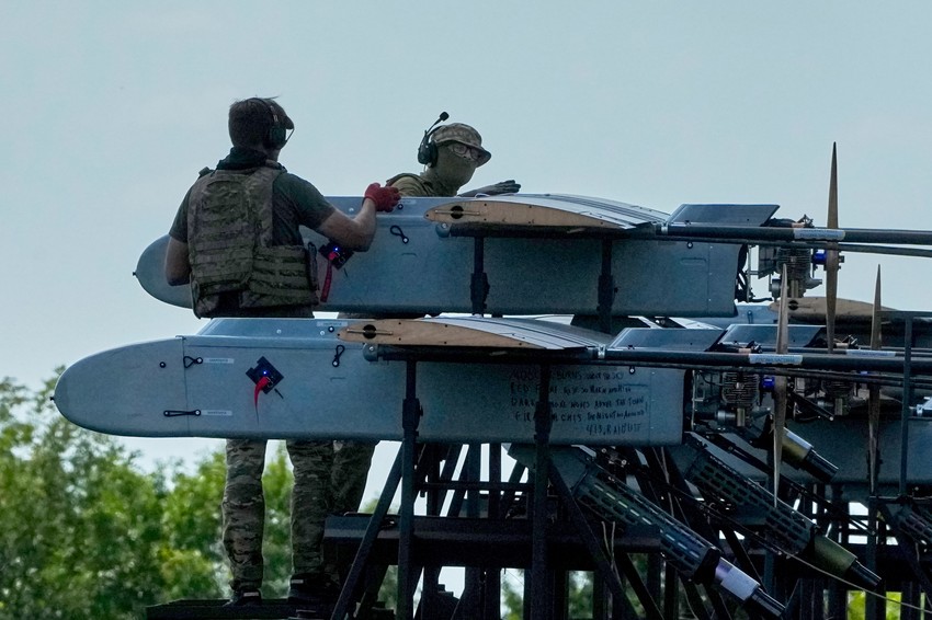 Ukrajinska vojska lansira dron na nepoznatoj lokaciji u Ukrajini 16. avgusta