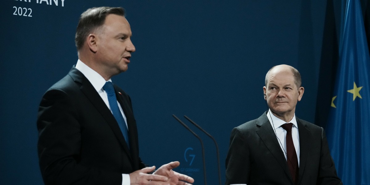 Polska przekazała kilka razy więcej sprzętu Ukrainie niż Berlin zatwierdził. Na zdjęciu Andrzej Duda i Olaf Scholz.