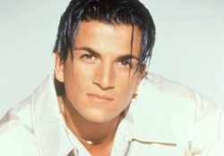 Przystojny gwiazdor lat 90. chce wrócić na szczyt [ZDJĘCIA]