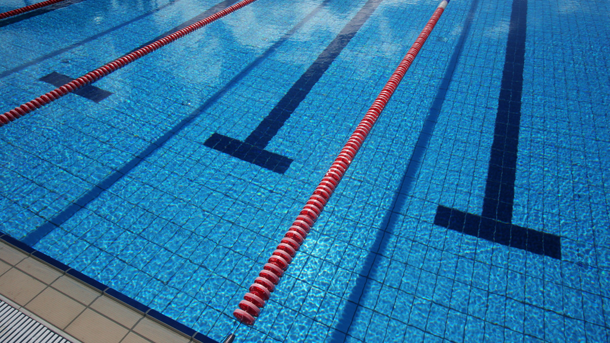 Pierwsza w Łodzi 50-metrowa kryta pływalnia, która jest najważniejszą częścią akademickiego kompleksu sportowego Politechniki Łódzkiej "Zatoka Sportu" uzyskała wszystkie niezbędne pozwolenia na użytkowanie. Jej otwarcie zaplanowano na poniedziałek.