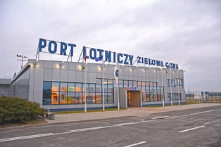 Lubuskie dopłaci LOT-owi, aby przewoźnik uruchomił regularne połączenia z Zielonej Góry