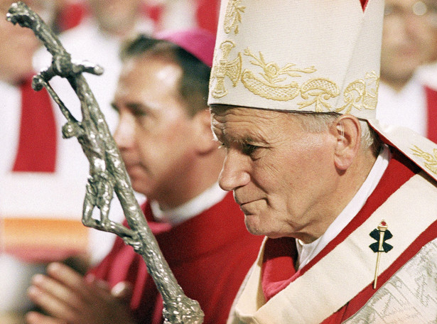Watykan wyjaśnia skąd pochodzą relikwie z krwią papieża