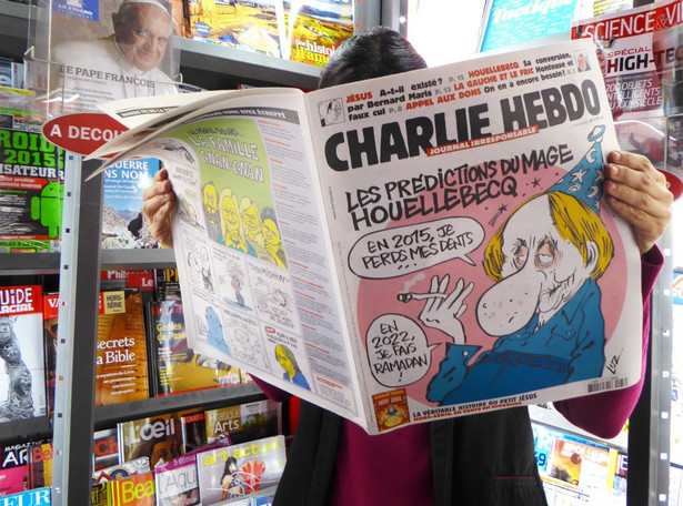 Świadkowie ataku w "Charlie Hebdo": Drzwi otworzyły się z hukiem. Strzelali. Dużo strzałów...