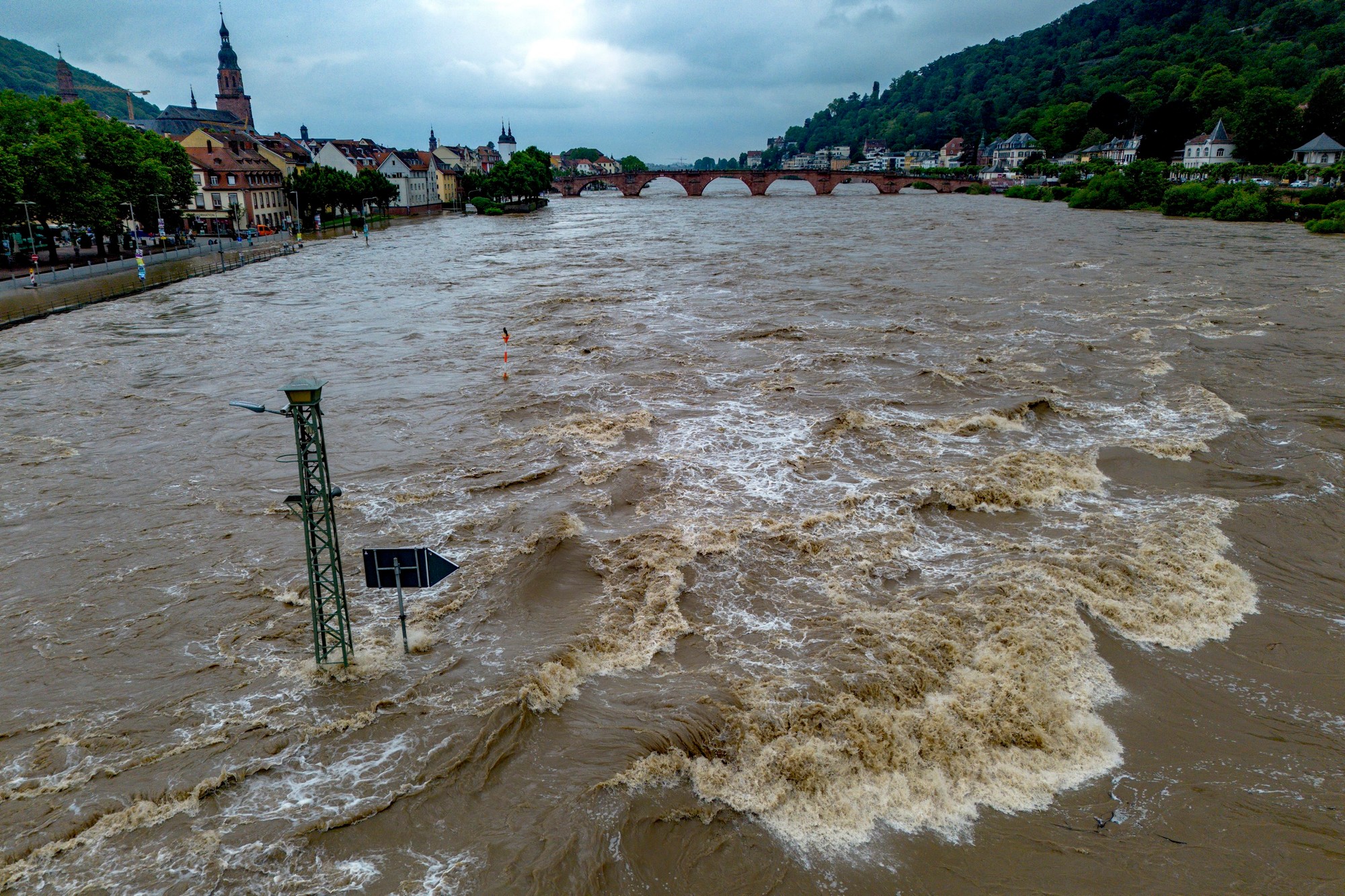 Záplavy v Nemecku, rieka Neckar opustila svoje brehy v Heidelbergu.