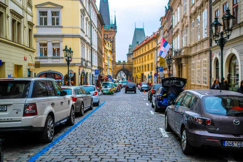 Parkowanie w Czechach: kolory linii mają znaczenie