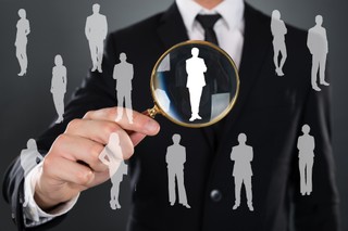 Jak przeprowadzić rekrutację na stanowisko dyrektora zakładu? [Poradnia z prawa pracy]