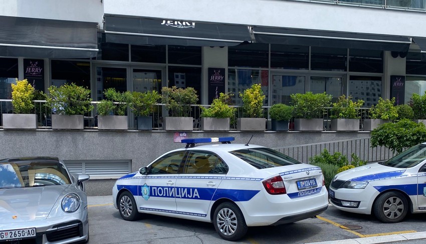 Pucnjava u kafiću